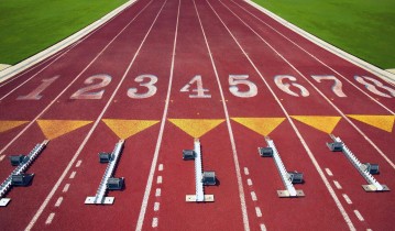  爱游戏体育_中超齐鲁德比激战，泰山2-0完胜青岛，吴兴涵郭田雨头球锁定胜局，朱挺染红憾离场