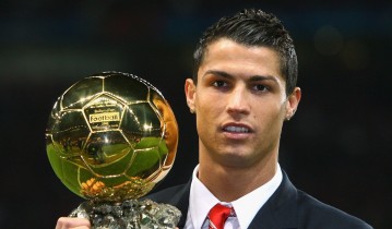  爱游戏体育-阿齐兹独中两元杜加利奇头槌建功 武汉三镇主场2比1击败梅州客家